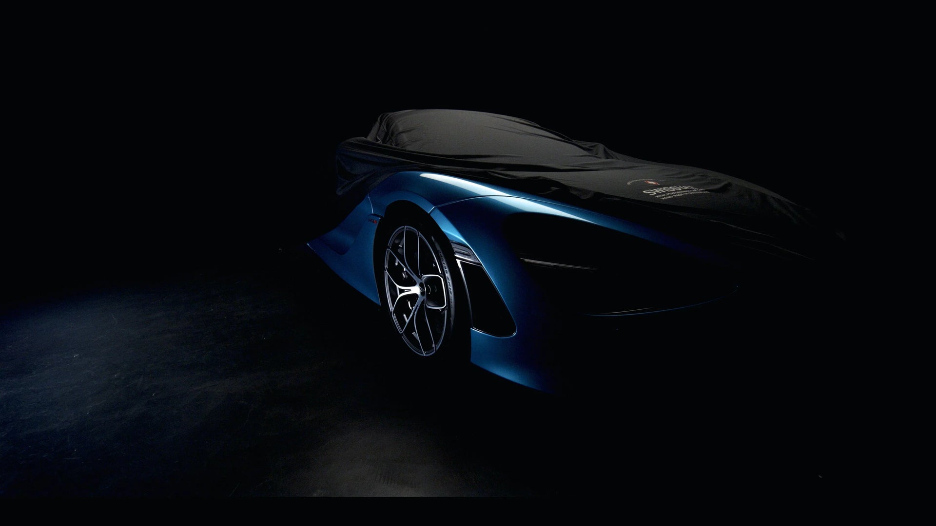 Schützen Sie Ihr Fahrzeug mit dem SWISSVAX Car Cover – Perfekter Schutz für Ihr Auto